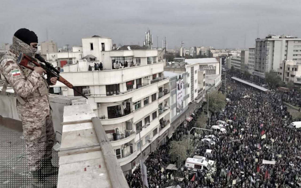 حوکمی سەربازی: شەقامەکانی ئێران بەهێز تەنراون و هەموو بڕیارەکان لای سەربازن 